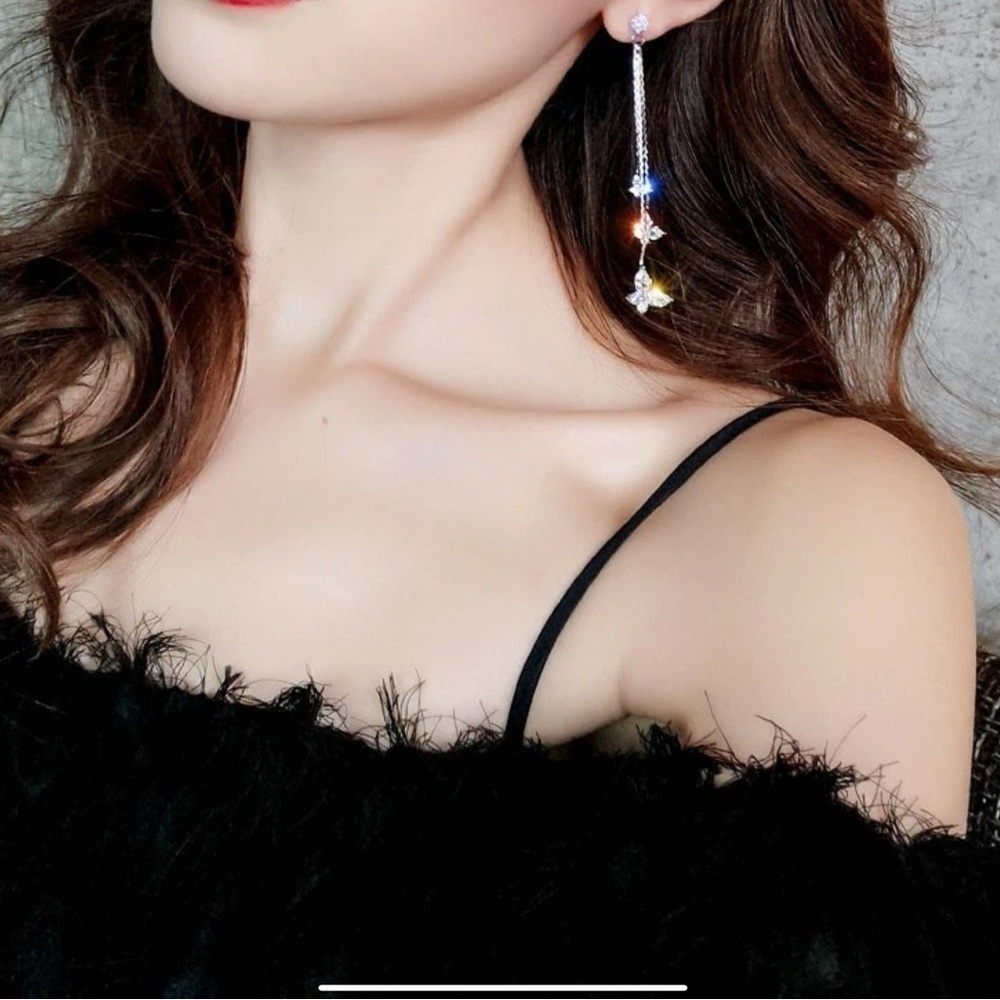 + Elegant Silver Butterfly Dangle Earrings - Picture 4 of 8